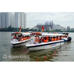 Nêu những việc nên làm và không nên làm khi tham gia giao thông đường thủy