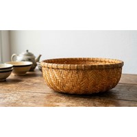 Viết 4 - 5 câu giới thiệu đồ vật được làm từ tre hoặc gỗ