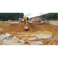 Đất khai thác để san lấp, xây dựng công trình có phải nộp thuế?