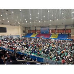 Xếp hàng bốc thăm suất mua nhà ở xã hội Trung Văn