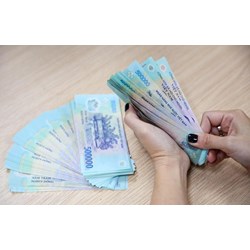 Người làm theo hợp đồng lao động có được tăng lương cơ sở không?
