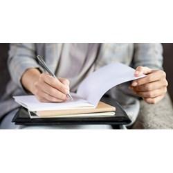 Soạn bài Một cây bút và một quyển sách có thể thay đổi thế giới