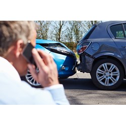 Xe ô tô va quẹt gây thiệt hại 200 triệu có bị xử lý hình sự không?