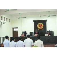 Bị cáo nhập viện cấp cứu có được hoãn phiên tòa xét xử sơ thẩm ?