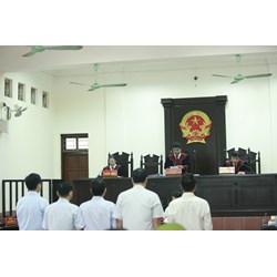 Bị cáo nhập viện cấp cứu có được hoãn phiên tòa xét xử sơ thẩm ?
