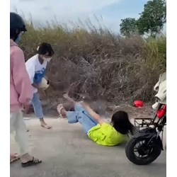 Đứng nhìn người khác đánh nhau có bị xử lý hình sự?