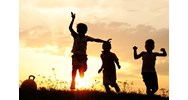 Con sinh ra trước khi kết hôn là con chung hay con riêng của vợ chồng?