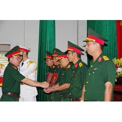 Quân trang của Thượng úy Quân nhân chuyên nghiệp có những gì?