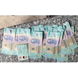 Tiêu thụ tiền giả để mua hàng thì phạm tội gì?