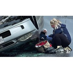 Điều khiển xe chèn lên người bị hại dẫn đến tử vong có bị phạt tù không?