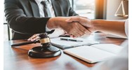Chủ tịch Ủy ban nhân dân cấp xã thì có được chứng thực di chúc thừa kế của cha mẹ mình không?