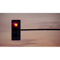 05 trường hợp vượt đèn đỏ nhưng không bị phạt hành chính