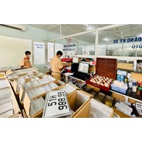 Có phải đổi biển số đang dùng sang biển số định danh không?