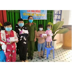 Trẻ mồ côi cha và mẹ thì có thuộc đối tượng nhận trợ cấp xã hội hàng tháng không?