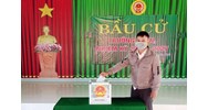 Khuyến khích Bí thư Chi bộ kiêm nhiệm chức danh Trưởng thôn