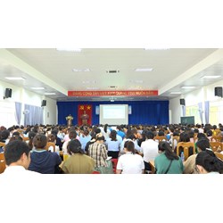 Việc tổ chức và hoạt động công đoàn cần đảm bảo các nguyên tắc như thế nào?