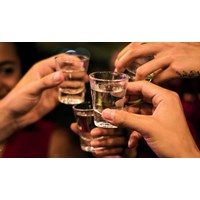 Nên ăn gì trước khi uống rượu để không bị say ?