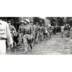 Dàn ý khổ 1 bài thơ Tây tiến của Quang Dũng chi tiết, đầy đủ nhất