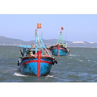 Thuận lợi đối với khai thác hải sản ở Đông Nam Bộ là gì?