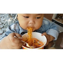 Tại sao không nên để trẻ ăn quá nhiều mì tôm?