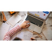 Đoạn văn tiếng Anh về bất lợi của việc học Online kèm bản dịch