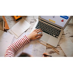 Đoạn văn tiếng Anh về bất lợi của việc học Online kèm bản dịch