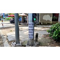 Dán tờ rơi lên cột điện có bị xử phạt?